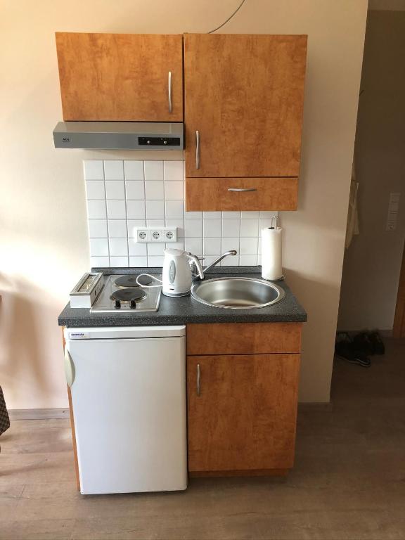 Kuchyň nebo kuchyňský kout v ubytování Hofgut Langenborn Wohnen auf Zeit möblierte Apartments Aschaffenburg Alzenau Frankfurt