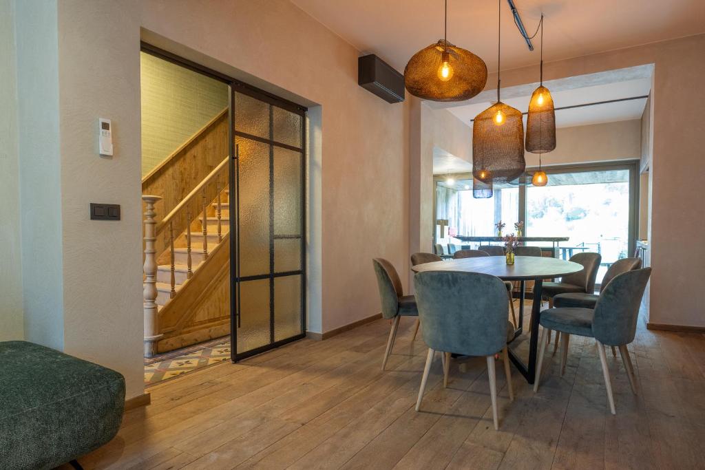 Fotografie z fotogalerie ubytování Maison Victor - gîte 8 personnes dans le centre de Durbuy v destinaci Durbuy
