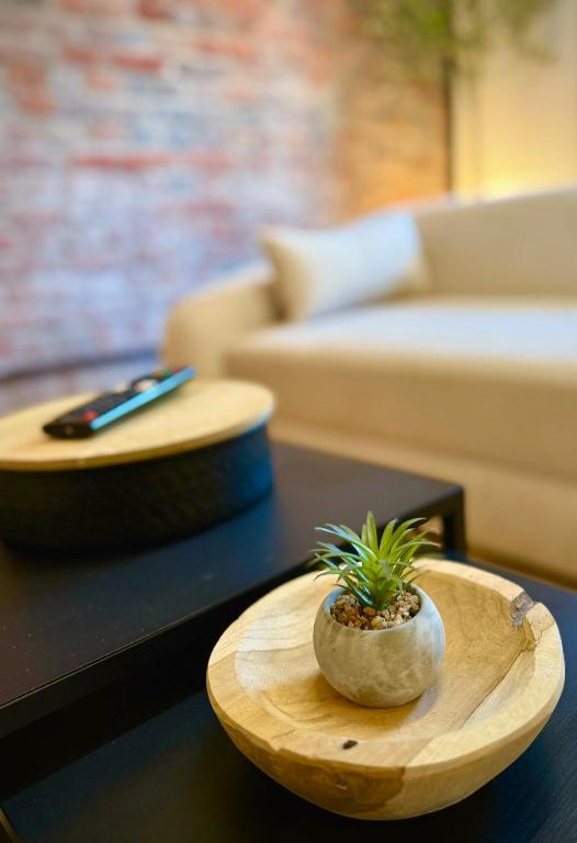 Postel nebo postele na pokoji v ubytování Suburban Loft