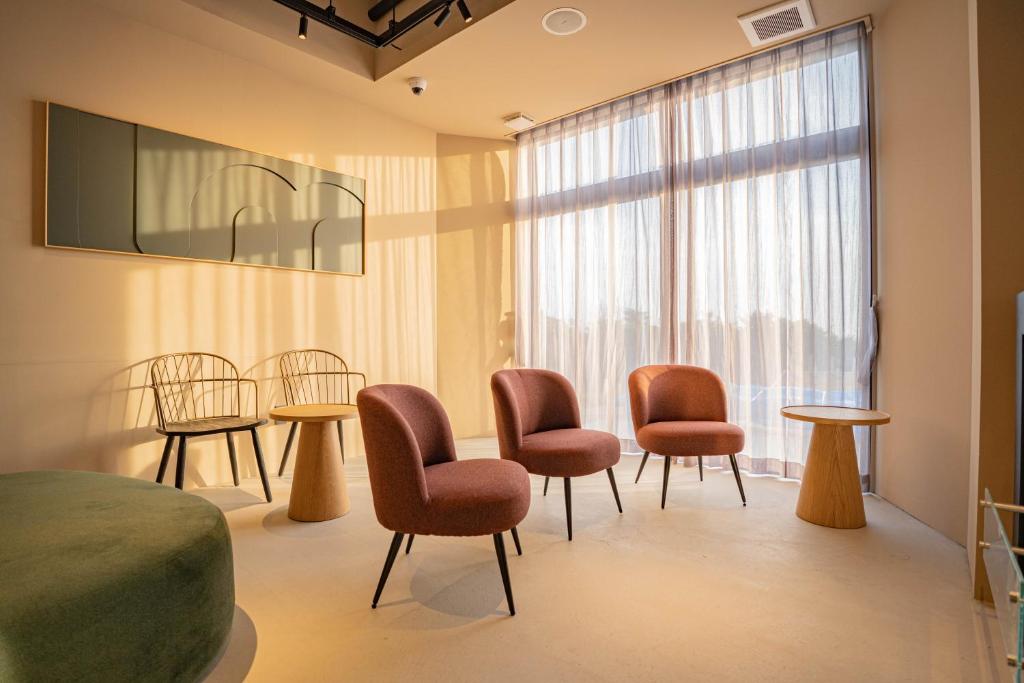 Posezení v ubytování Uenimo Onsen Hotel Shirahama