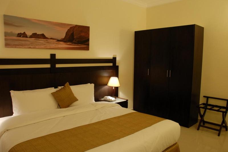 REST NIGHT HOTEL SUITES AL HAMRA