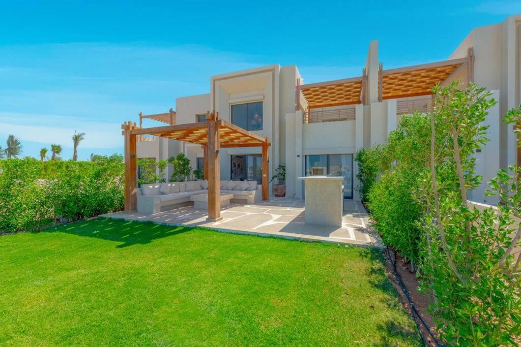 Zahrada ubytování Charming 2-Lvl 3BR Lagoon Home in Shedwan El Gouna, Pool Access