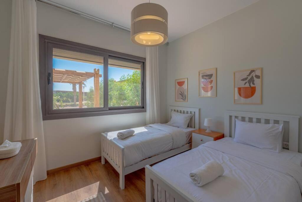 Postel nebo postele na pokoji v ubytování Charming 2-Lvl 3BR Lagoon Home in Shedwan El Gouna, Pool Access