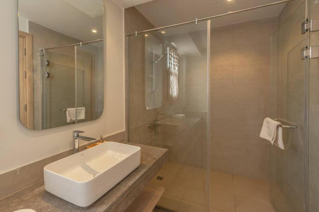 Koupelna v ubytování Charming 2-Lvl 3BR Lagoon Home in Shedwan El Gouna, Pool Access