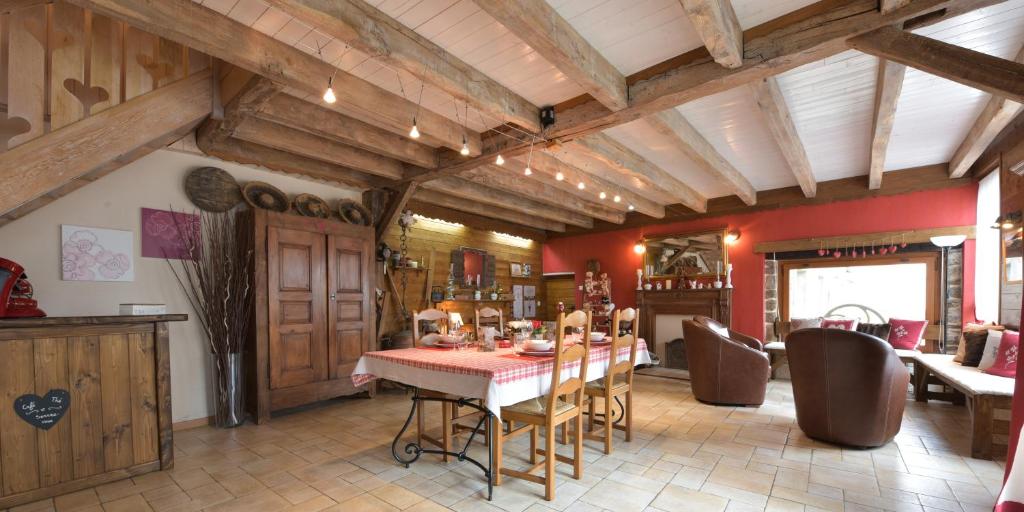 Restaurace v ubytování Chambres d'Hôtes Coeur de Bastié et Ranch du Lévézou