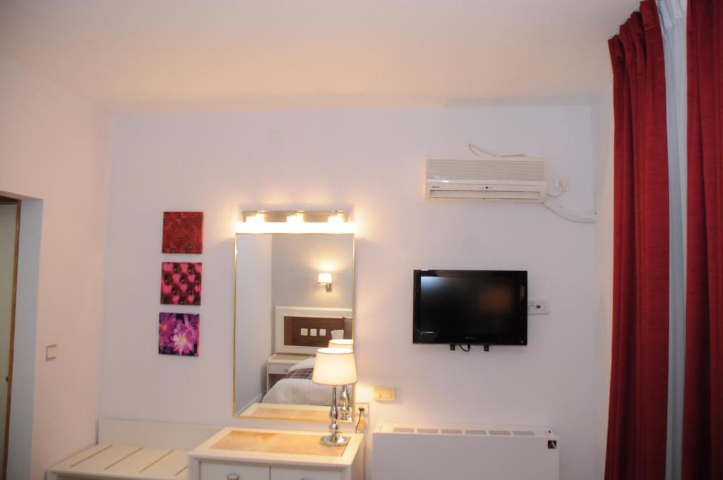 Kuchyň nebo kuchyňský kout v ubytování Tabar Hotel