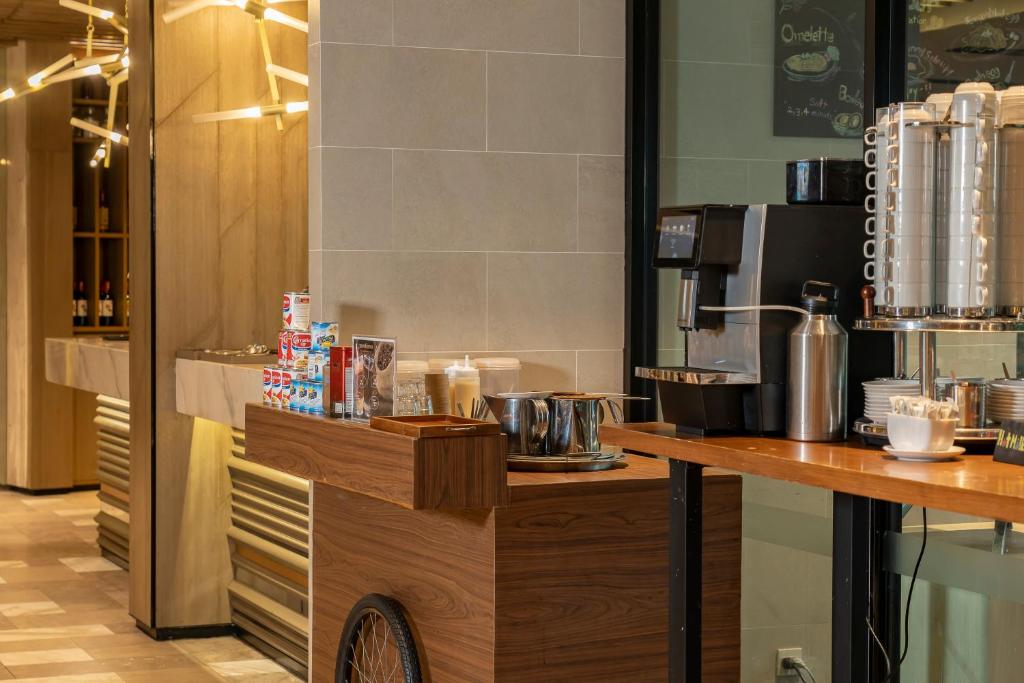 Příslušenství pro přípravu čaje a kávy v ubytování Hotel Amber Pattaya