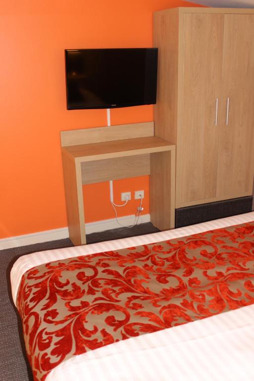TV a/nebo společenská místnost v ubytování Royal Cottage