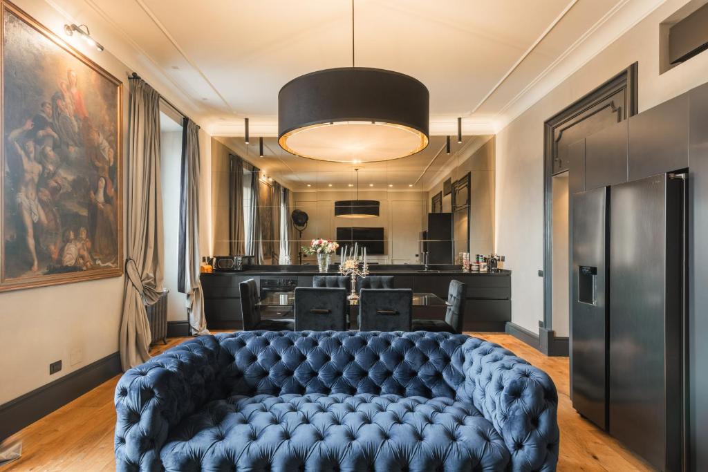 Mega Royal Suite