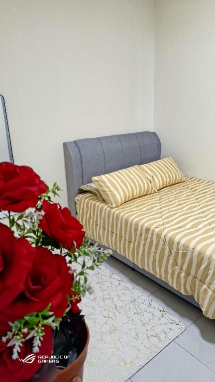 Ένα ή περισσότερα κρεβάτια σε δωμάτιο στο Homestay Iman Seri Iskandar Uitm Perak Utp