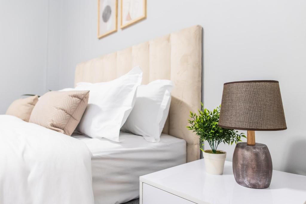 Daisy Dreams Apartment - Appartement à Deux Chambres