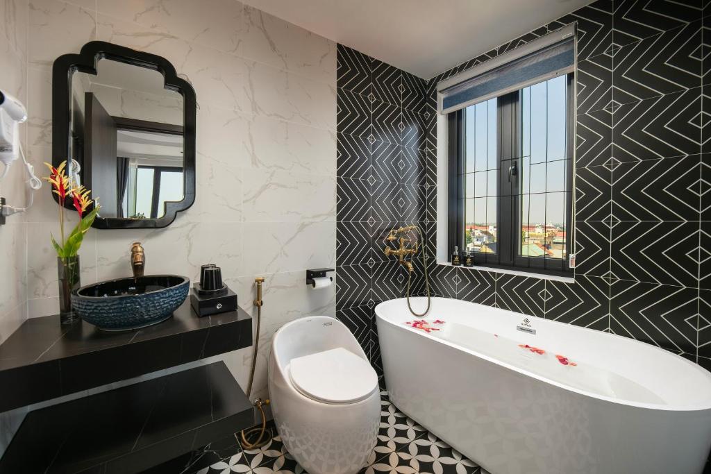 Phat Diem Plaza Hotel - Twin Room With Lake View