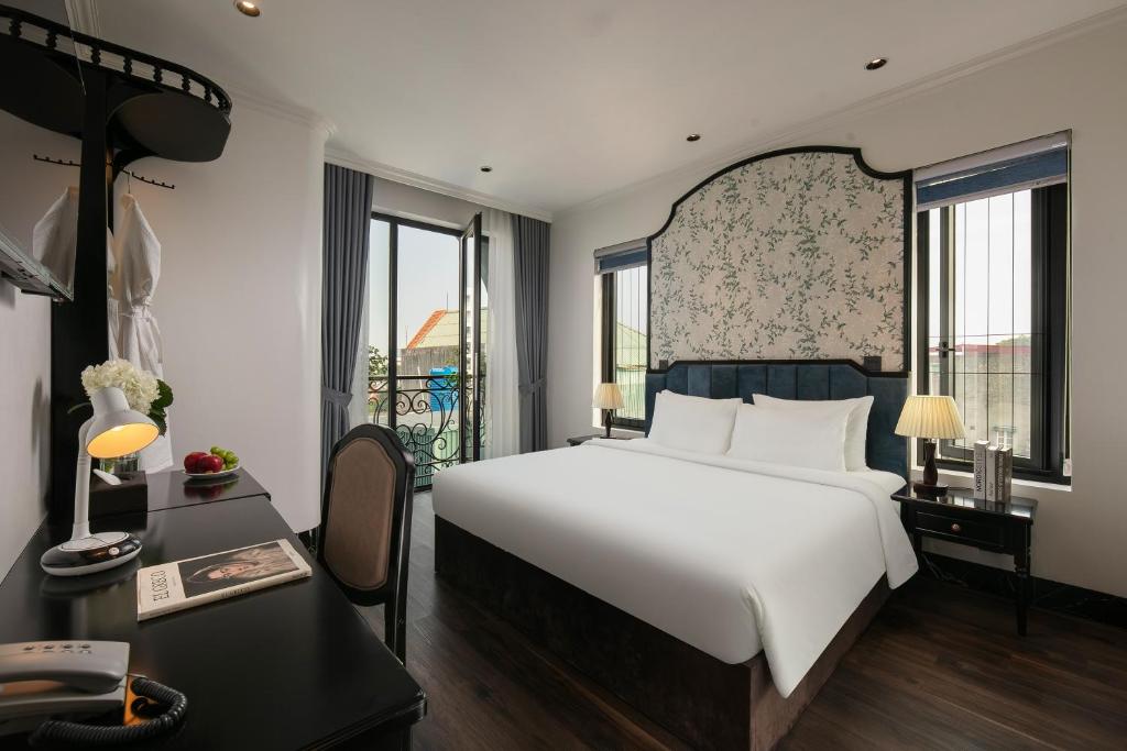 Phat Diem Plaza Hotel - Deluxe Double Room With Balcony