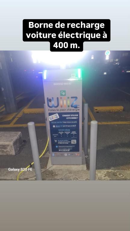 Certyfikat, podpis lub inny dokument wystawiony w obiekcie 3 Pièces climatisé en rez de jardin avec piscine