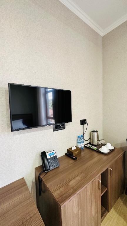 TV a/nebo společenská místnost v ubytování Marrone Hotel Tsaghkadzor