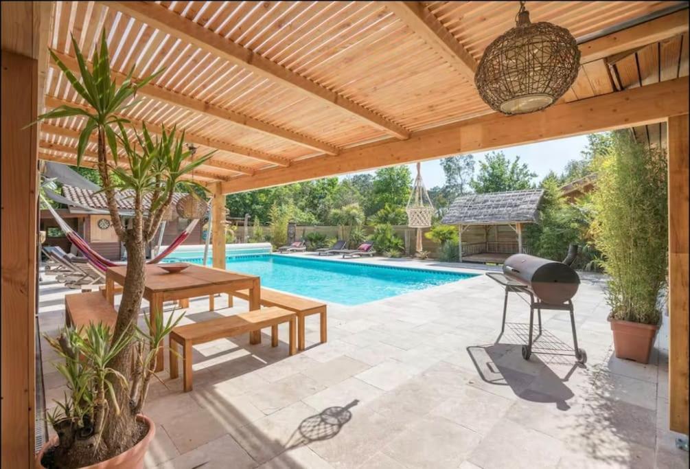 Hồ bơi trong/gần Superbe villa secteur calme avec piscine chauffée