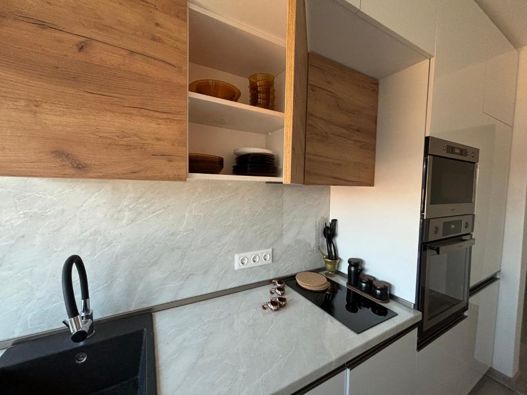 Kuchyň nebo kuchyňský kout v ubytování Apartamento Violette OLD Town Plovdiv