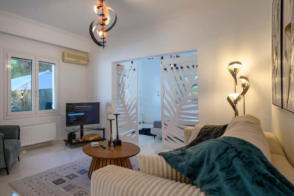 Seclusion, Privacy and 2 bedroom Luxury in Glyfada