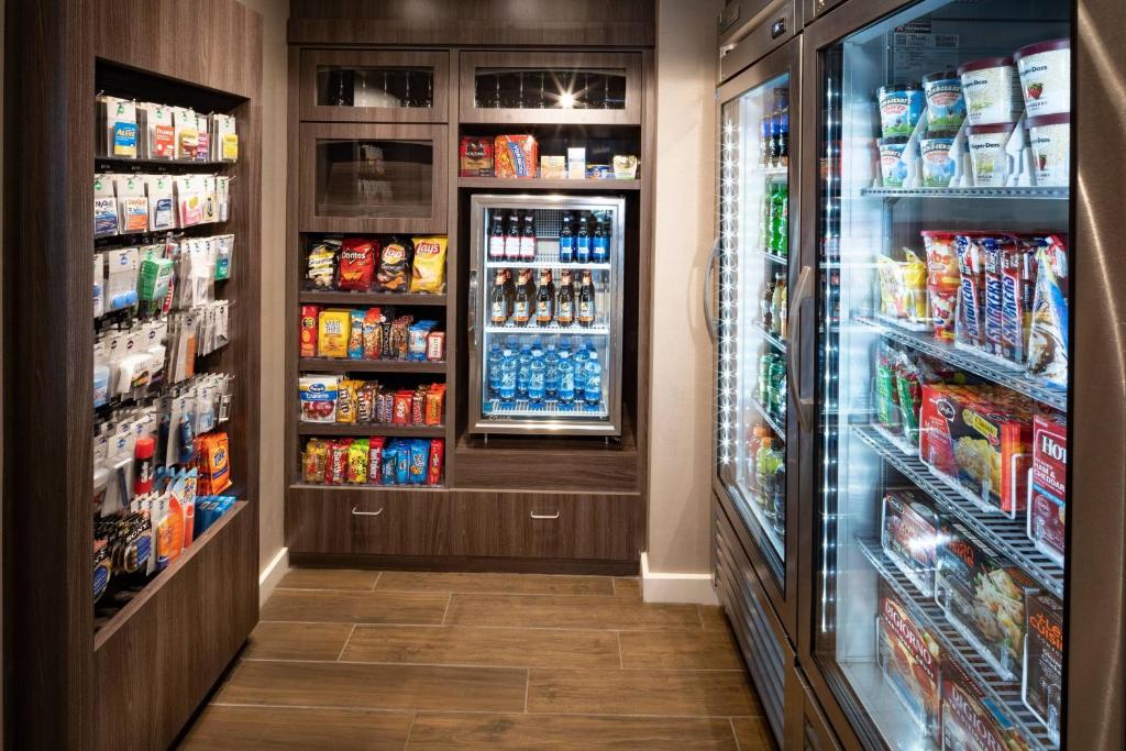 Ein Supermarkt oder andere Läden im Hotel oder in der Nähe