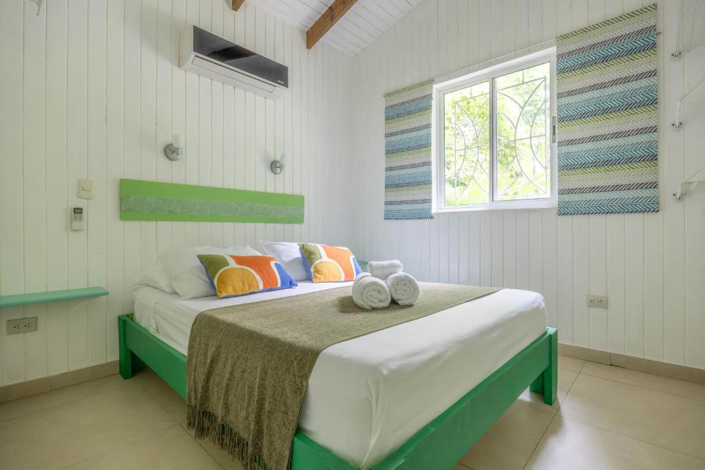 Postel nebo postele na pokoji v ubytování Boho lodge Montezuma l&l