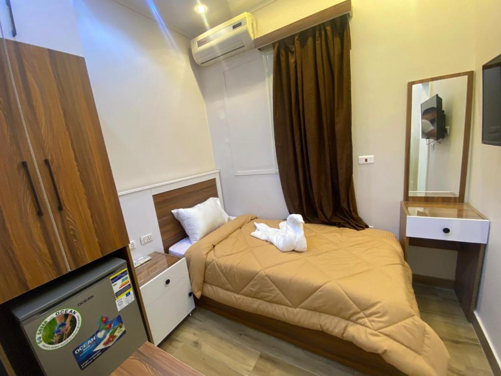 Postel nebo postele na pokoji v ubytování Central Cairo Hotel