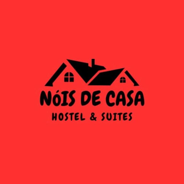 a red logo for a hostel and suites at NóIS DE CASA HOSTEL & SUÍTES in Belo Horizonte