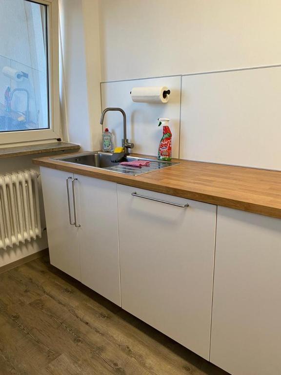 Kuchyň nebo kuchyňský kout v ubytování D10 I shared bathrooms&kitchen