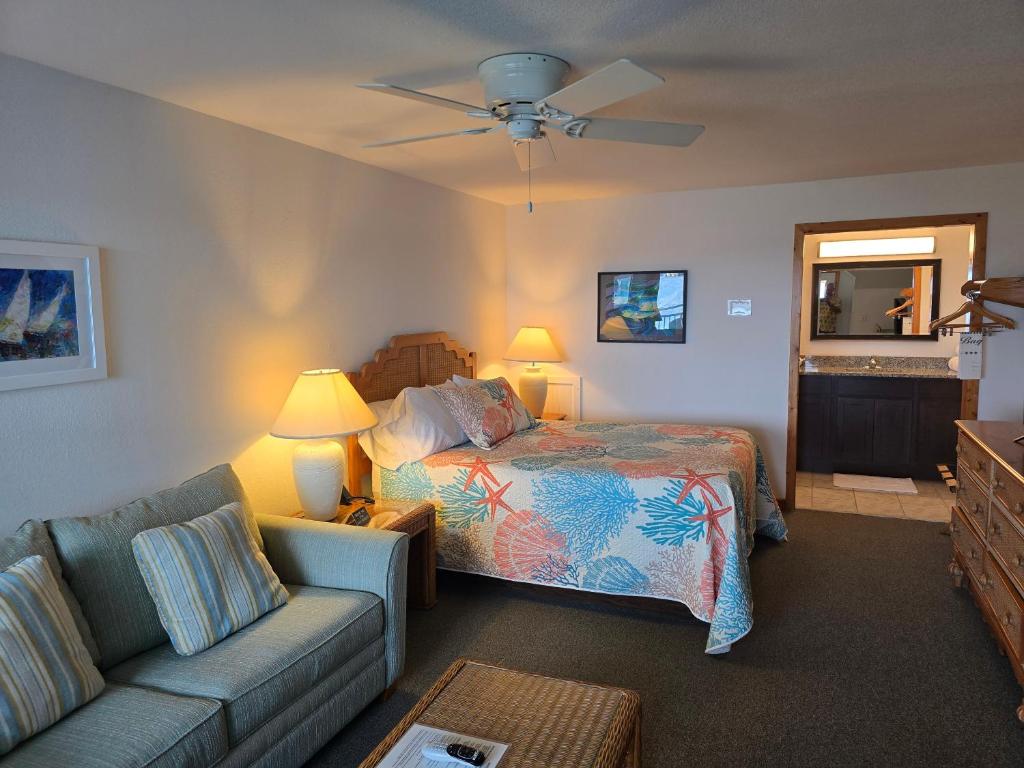 Televiisor ja/või meelelahutuskeskus majutusasutuses The Ocracoke Harbor Inn