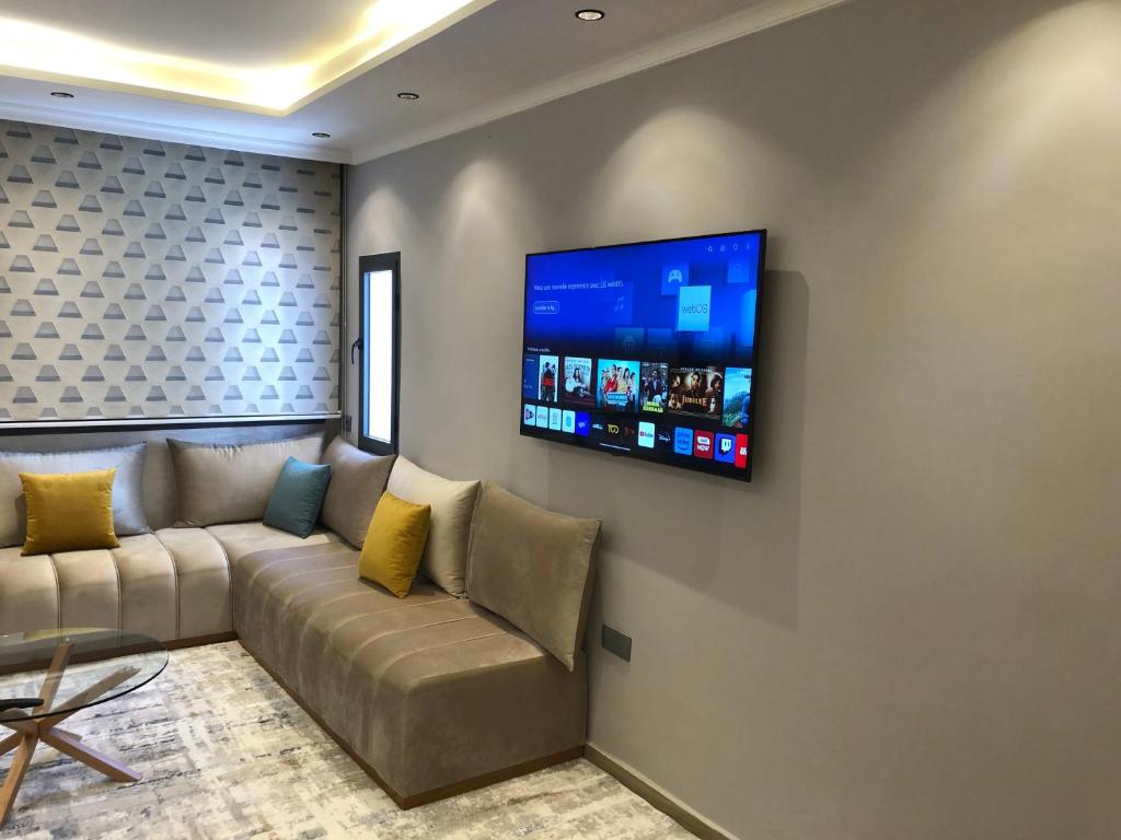 TV a/nebo společenská místnost v ubytování Appartement vue sur Tower Hassan