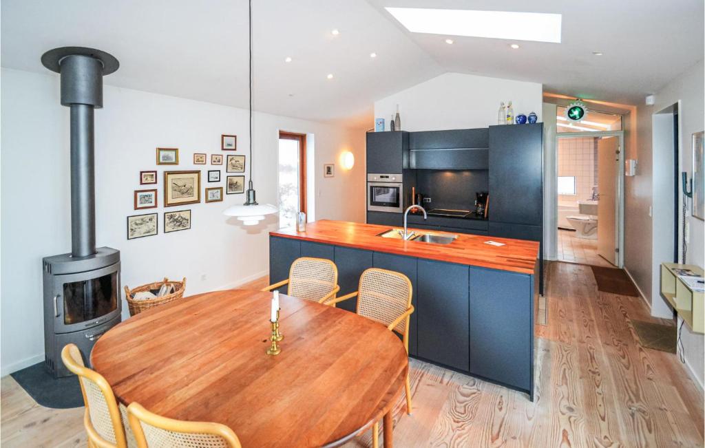 Kuchyň nebo kuchyňský kout v ubytování Holiday Home Brislingvej