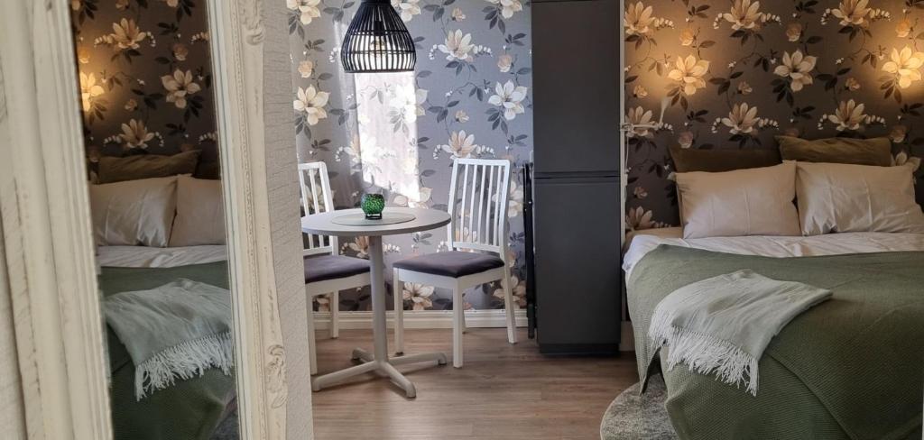 Postel nebo postele na pokoji v ubytování Mysig 1a med Minispa, 20 min från Kinnekulle
