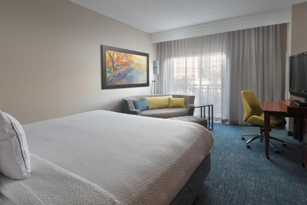 Courtyard by Marriott San Antonio Riverwalk - Kingkamer