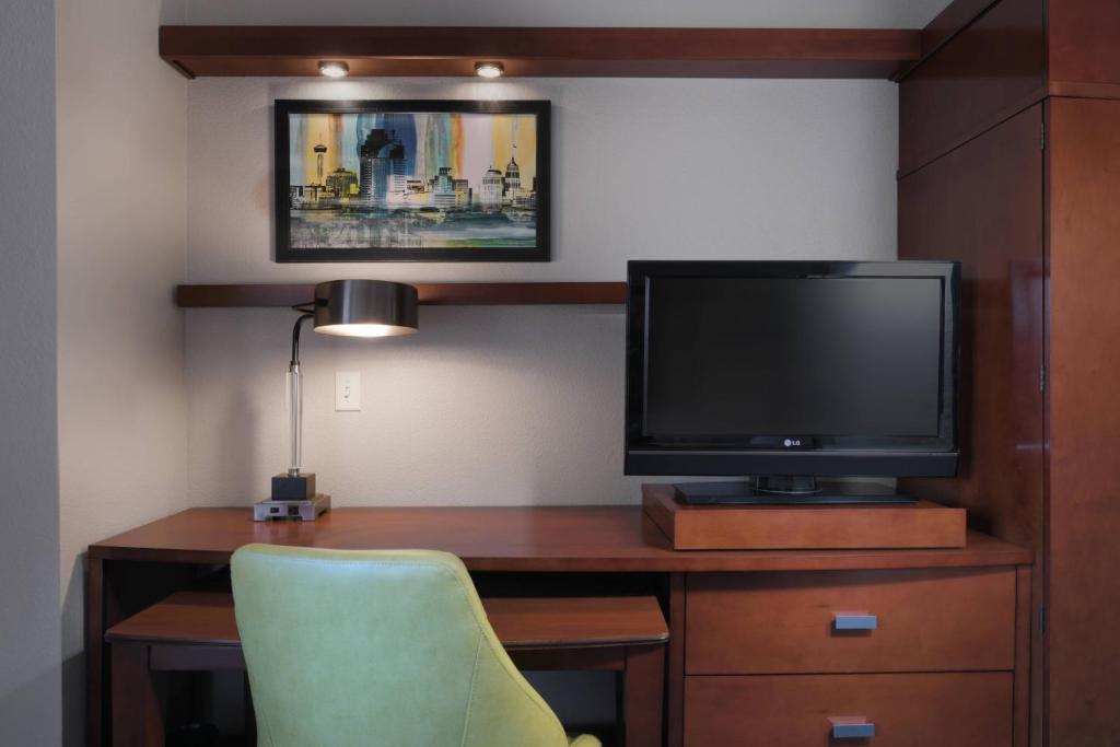 Courtyard by Marriott San Antonio Riverwalk - Queen Room Met Twee Queensize Bedden