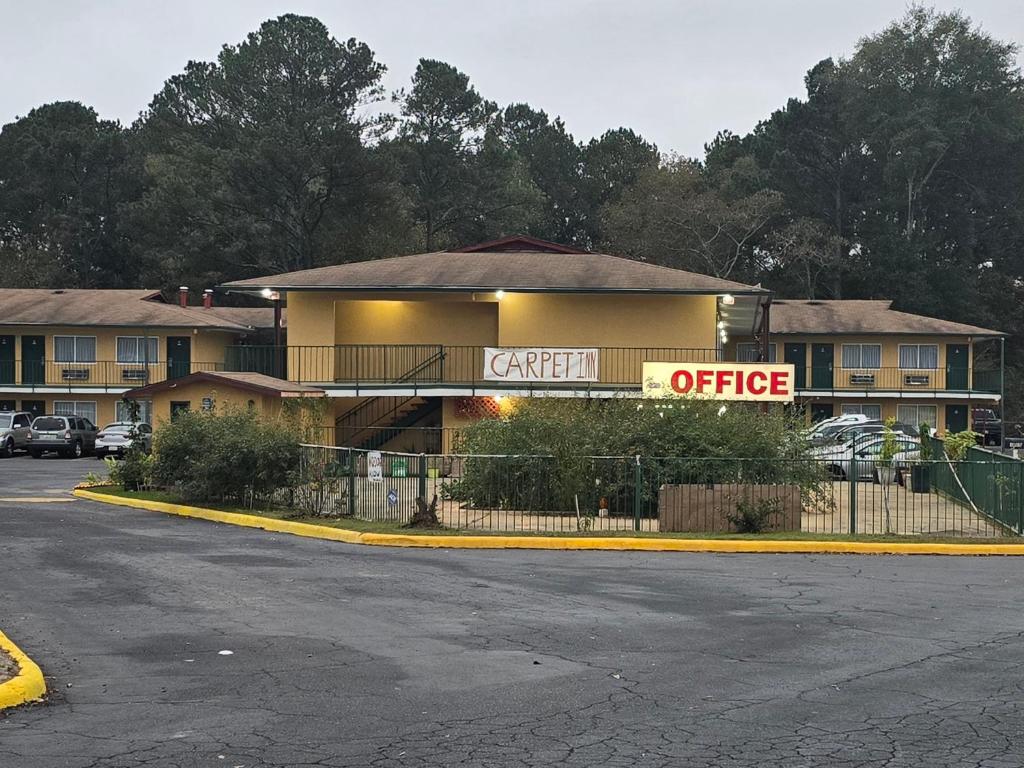 Red Carpet Inn  Opelika