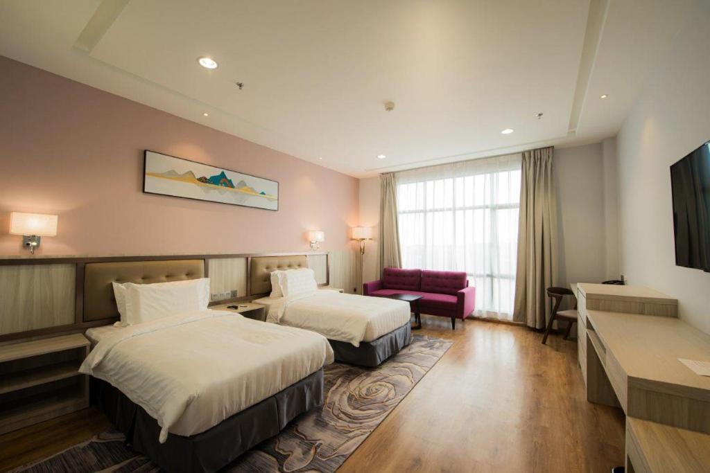 TV a/nebo společenská místnost v ubytování Grand InHotel Kota Kinabalu