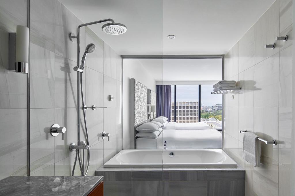Koupelna v ubytování Sheraton Melbourne Hotel