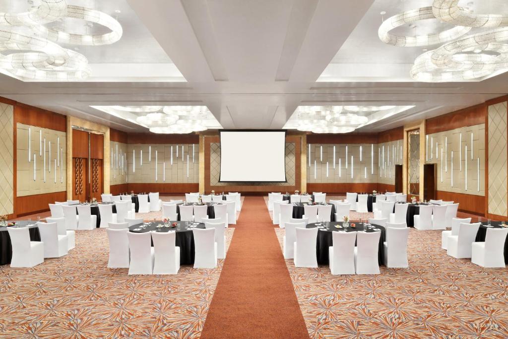 Sheraton Grand Bangalore Hotel at Brigade Gateway photo