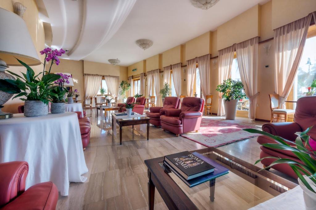 Posezení v ubytování Astura Palace Hotel
