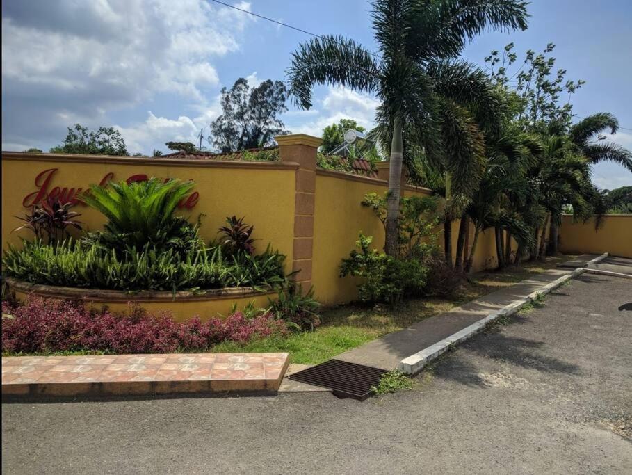 Un jardín fuera de Lower Green castle