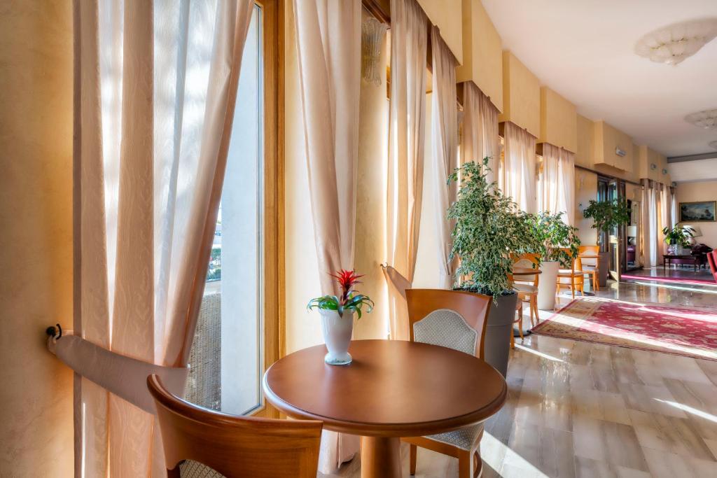 Posezení v ubytování Astura Palace Hotel