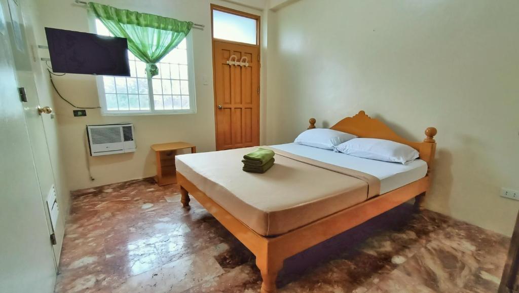 Ένα ή περισσότερα κρεβάτια σε δωμάτιο στο Scenic View Tourist Inn