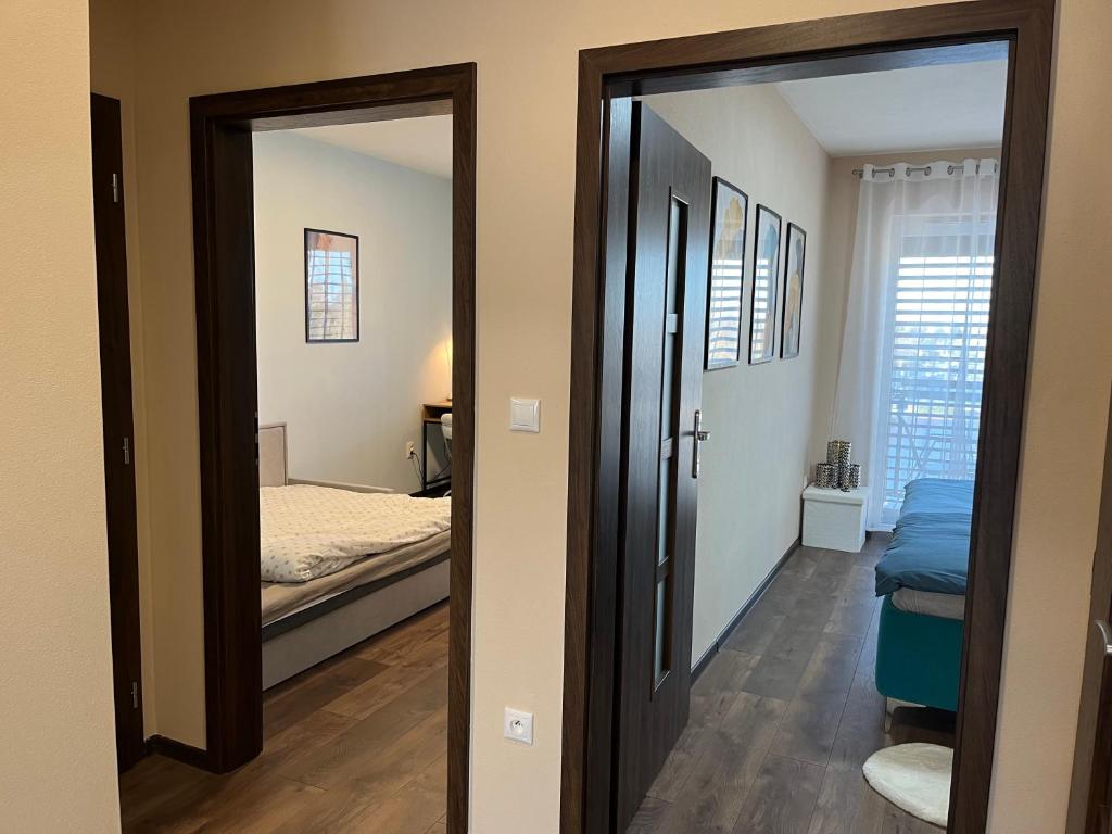 Postel nebo postele na pokoji v ubytování Esterhazy Apartman