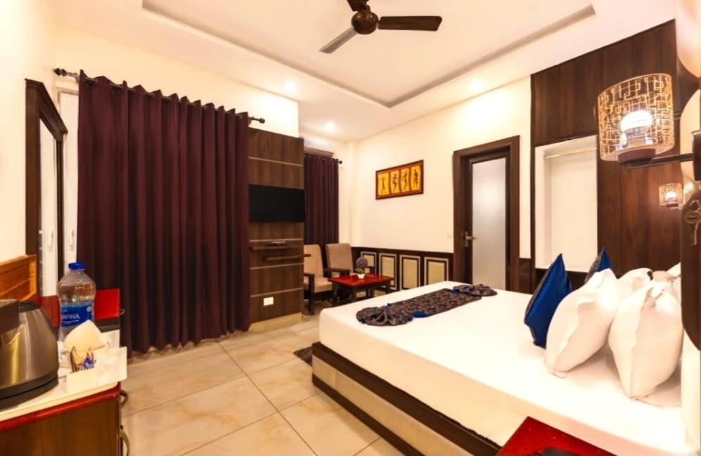 Wood Stock Kasauli - Rooms & Cottages - Panoramic View & Balcony Rooms - 豪华双人房间与阳台