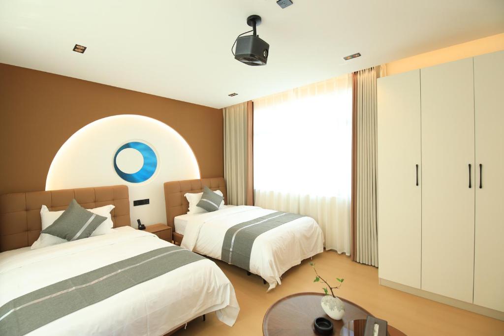 Postel nebo postele na pokoji v ubytování Dali Yufu B&B Hotel