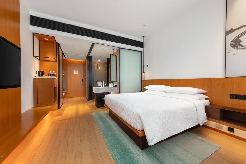 Postel nebo postele na pokoji v ubytování Fairfield by Marriott Zhuhai Xiangzhou