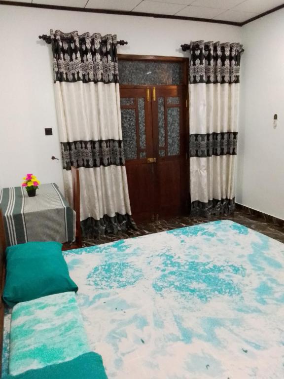 Postel nebo postele na pokoji v ubytování Mirissa Surf Villa