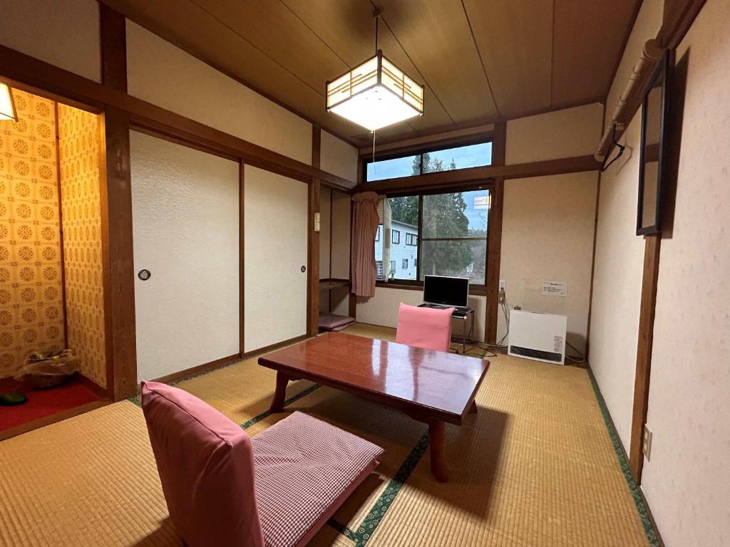 Posezení v ubytování 池の平温泉 ロッジ コクハ