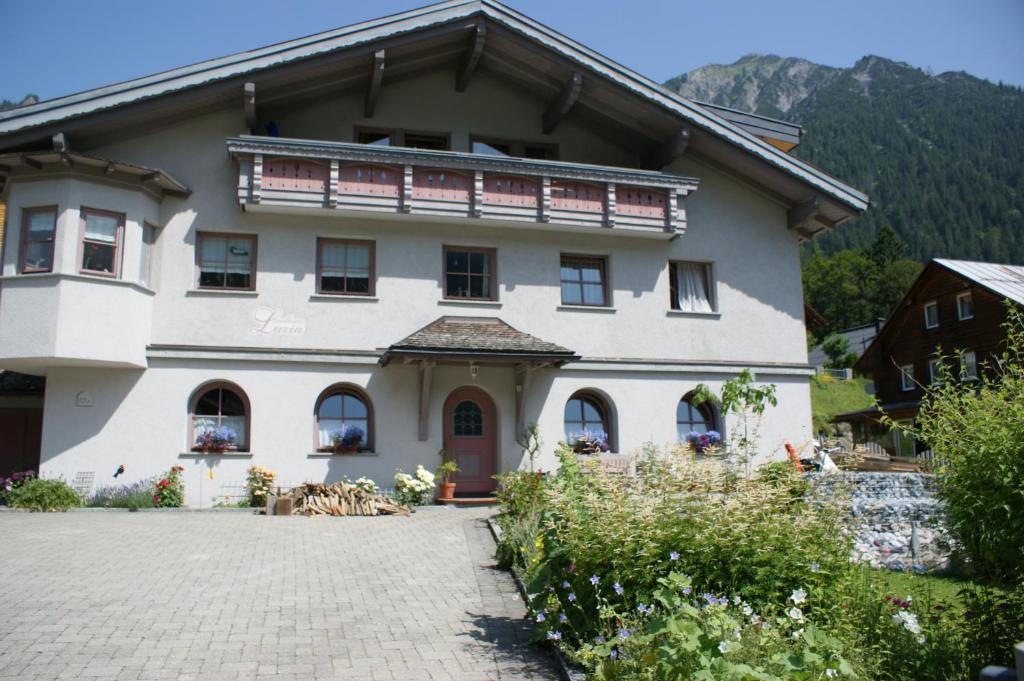 Nespecifikovaný výhled na hory nebo výhled na hory při pohledu z apartmánu
