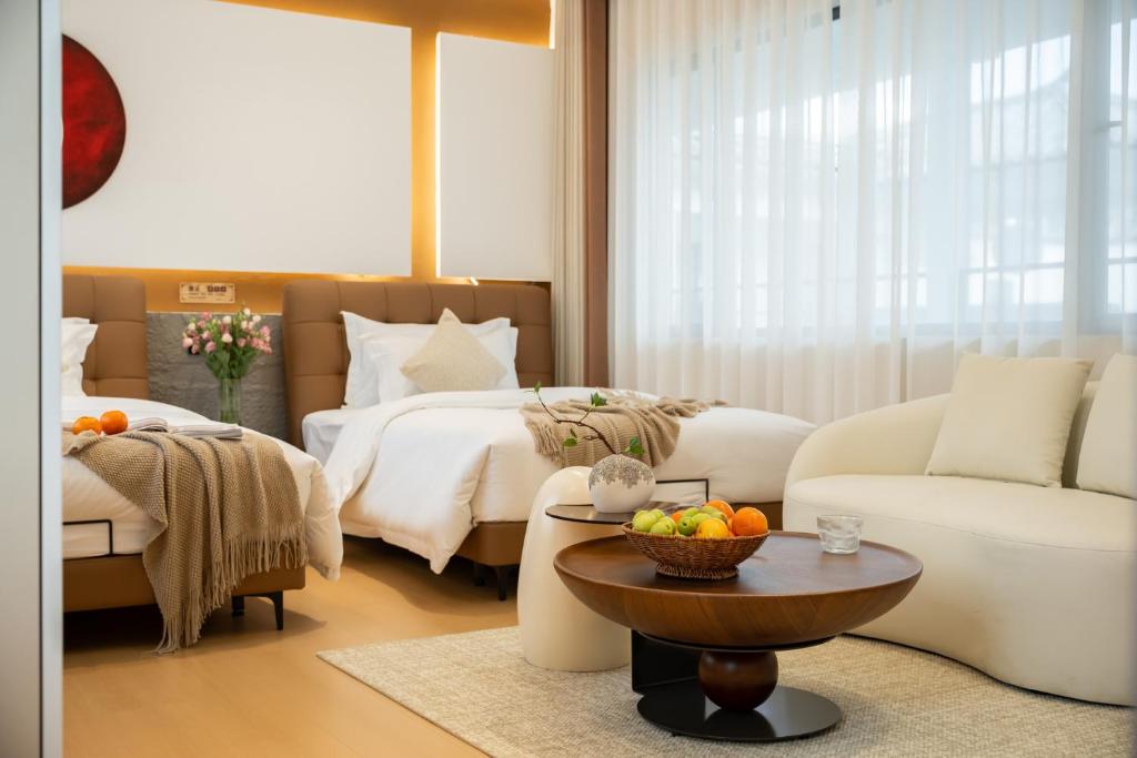 Postel nebo postele na pokoji v ubytování Dali Yufu B&B Hotel