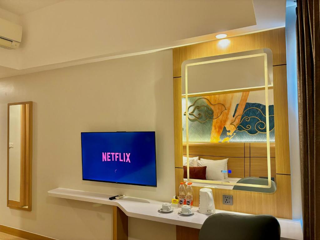 TV a/nebo společenská místnost v ubytování Metland Hotel Cirebon